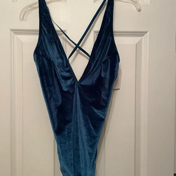 Women’s teal velvet bodysuit - Picture 1 of 6